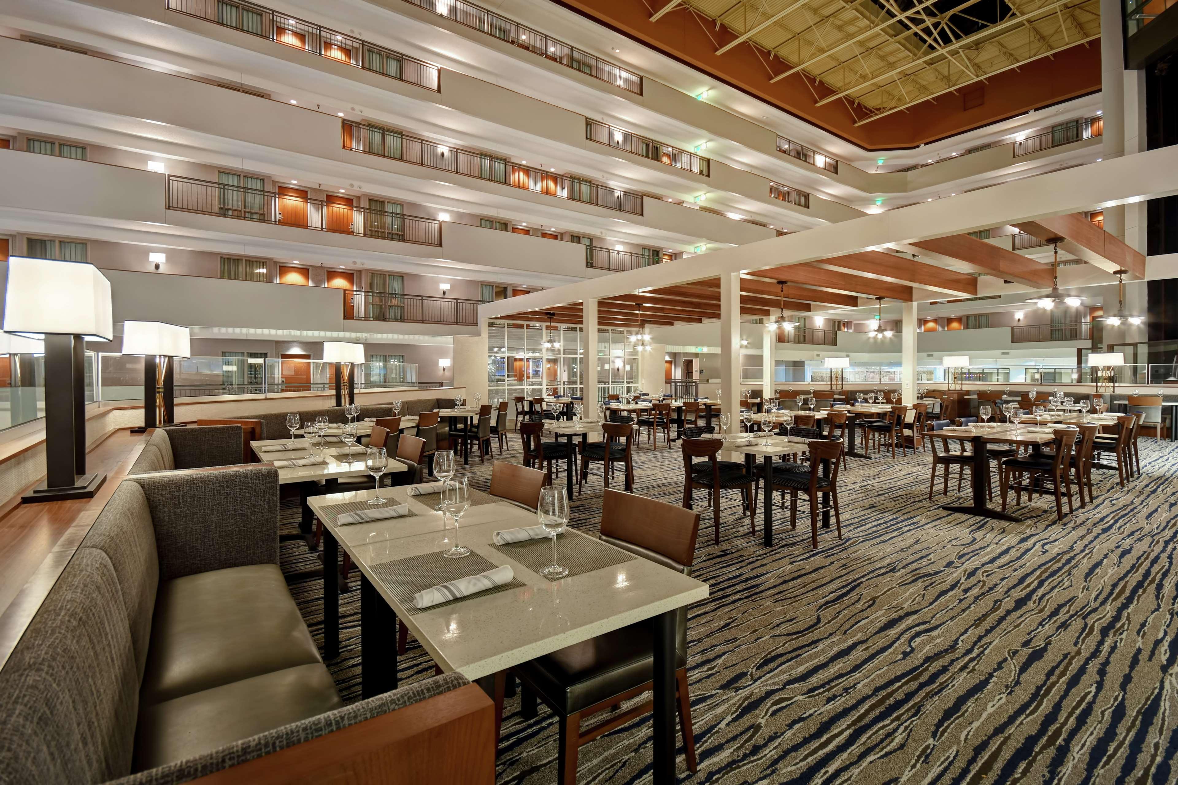 Embassy Suites By Hilton Omaha Downtown Old Market Экстерьер фото